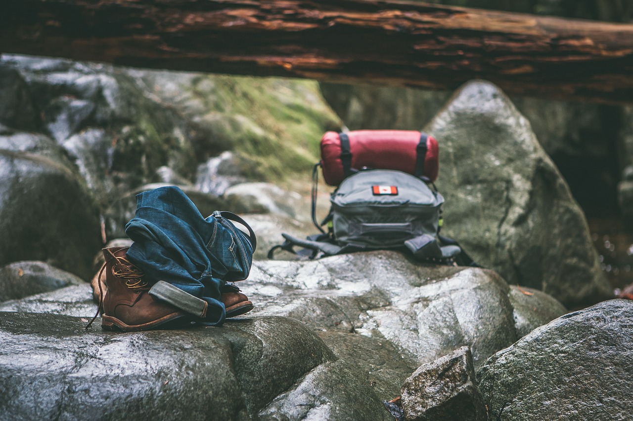 Travel smart with the Nomatic Travel Bag, designed to meet the needs of modern explorers. With its sleek, functional design, this bag offers ample space, organization, and durability for short and long trips. Featuring water-resistant materials and various compartments, it ensures all your gear stays safe and organized while you’re on the go.