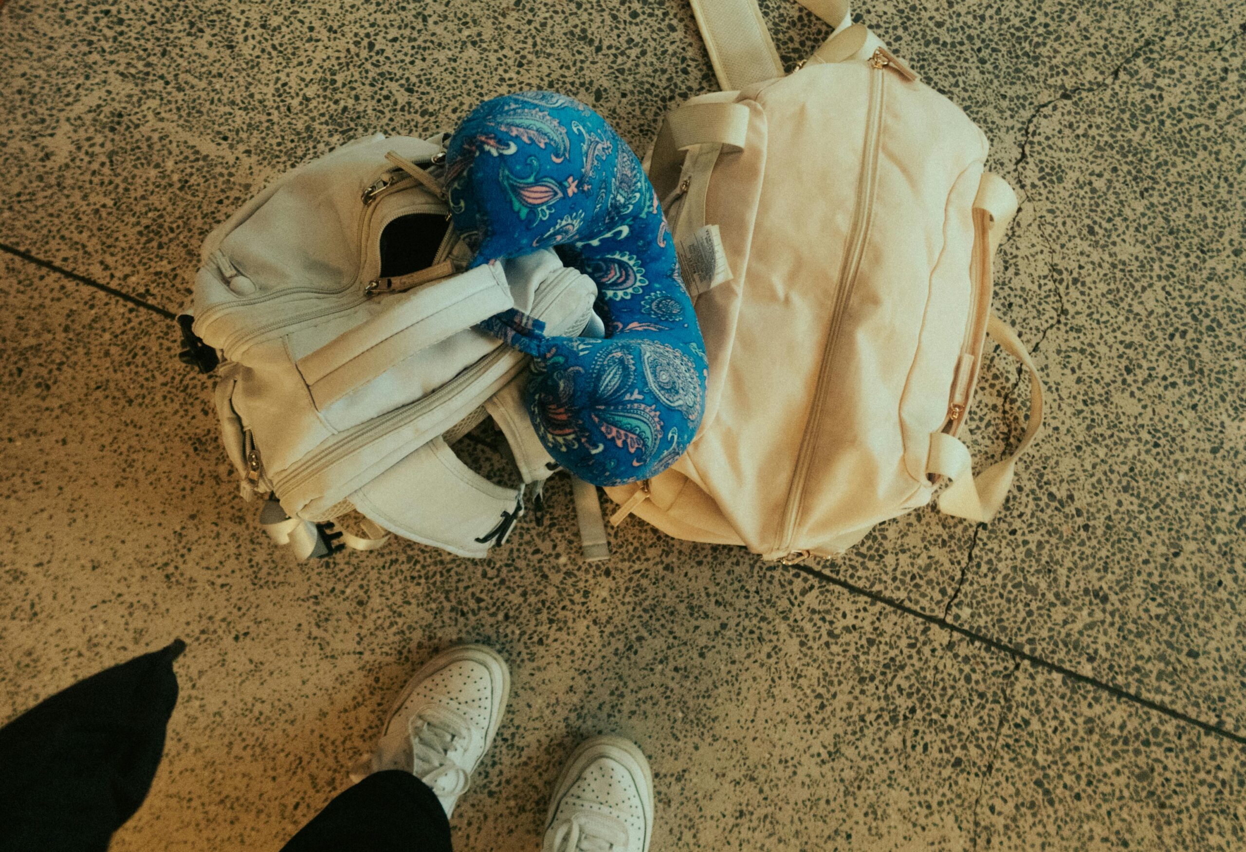 Trtl Travel Pillow – The Best Neck Support for Comfortable Travel Long-haul flights, road trips, and train journeys can be exhausting—especially without proper neck support. The Trtl Travel Pillow is designed to provide ergonomic neck support, ensuring you stay comfortable and well-rested wherever you go. Unlike traditional U-shaped pillows, this lightweight, scientifically engineered travel pillow offers superior support without the bulk.